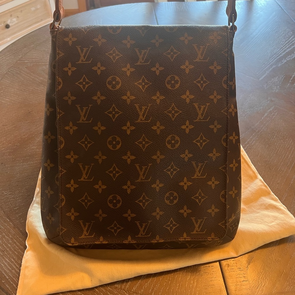 LV crossbody bag- very good condition